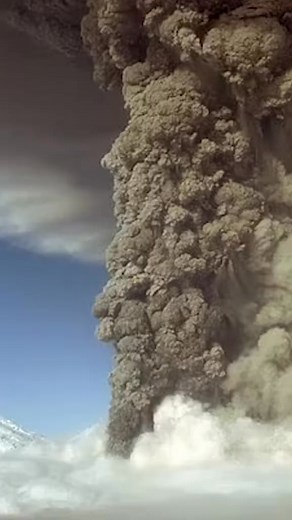 A giant volcano in Alaska is showing signs of an impending eruption. Significantly elevated levels of volcanic gas emissions were recently observed around Mount Spurr, which is located 75 miles from Anchorage that is home to nearly 300,000 people. The Alaska Volcano Observatory said the emissions 'confirm' that new magma is flowing beneath the volcano, indicating an foreseeable eruption. 📷 US Geological Survey / Alaska Volcano Observatory / Google Maps #volcano #alaska #nature #news | America N