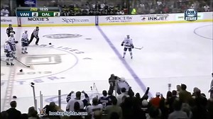 hockeyfights.com/fights/116133 #VAN Zack KASSIAN 🆚 #Canucks #TexasHockey Antoine ROUSSEL #DAL 2013 FEB 21 • #NHL #HFrandomizer | hockeyfights.com