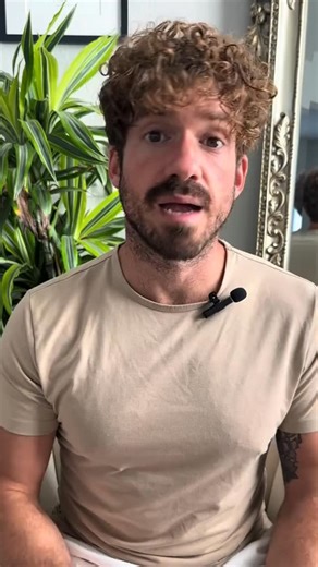 44 reactions · 49 comments | Fat loss isn’t about calories... it’s about whether you’re fueling your cells or flooding your body with metabolic poison (and most people have been doing the latter since they were 15).冷 Comment “CLOVIS” and I’ll send you my FREE guide with 110+ metabolism-boosting foods you can start adding to your meals today! | Justin Nault | Facebook