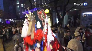 BREZAIA A DESCHIS TRADIȚIA COLINDELOR STRADALE Sărbătorile de Iarnă nu puteau începe fără parada colindătorilor din Argeș. Peste 300 de cântăreți și dansatori din județ au dat startul colindelor stradale, la Pitești, iar tonul deschiderii oficiale a Sărbătorilor a fost dat de dansul Brezaia, specific zonei Dragoslavele - Rucăr. #JurnalMuscelTv #24decembrie2024 #MuscelTV #Câmpulung #Argeș #brezaia #traditie #BrezaiaRucar #obiceiuri | MuscelTv Campulung