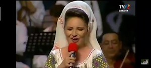 Maria Rotaru, cu un glas deosebit de frumos și bine timbrat, în anul 2001 la vârsta de 18 ani, a câștigat premiul I la marele Festival National Maria Tănase! În anul 2019 a susținut în fața spectatorilor participanți la festival, un recital de cântece populare autentice pe care cu mare drag îl postez aici, să-l ascultați și dumneavoastră! Felicitări, Maria Rotaru și mult succes in continuare pe drumul cântecului popular autentic Românesc!❤️🌹💐🌹❤️💐 | Bunatate, iubire, frumusete si muzica.