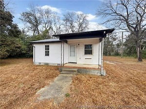 304 Tuskeegee Dr, Laurinburg, NC 28352 - For Sale
