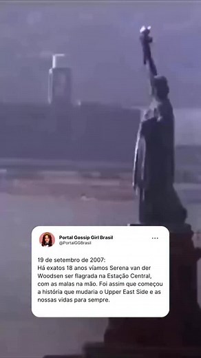 Spotted: há exatos 18 anos Gossip Girl estreava e víamos Serena van der Woodsen ser flagrada na Estação Central, malas na mão e destino incerto. Foi assim que começou a história que mudaria o Upper East Side para sempre e a nossa também. 🥹🩷🗽🚕🏙️ | Portal Gossip Girl Brasil