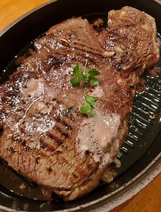 Grilled Steak with Chianti Butter https://urls.grow.me/olejyyPdj #steakhouse #chianti #grilling | What's Cookin' Italian Cuisine