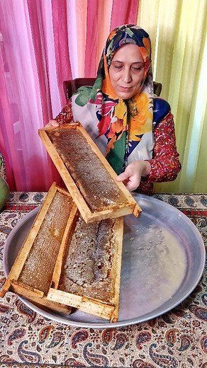 ‎شکوفه بانوی گیلان‎ | ‎بسته بندی عسل امسالمون🍯🐝🐝. . 🍯تو این ویدیو مراحل برش دادن و بسته بندی عسل امسالمون رو باهم قراره ببینیم 🍯😍. امیدوارم از این ویدیو لذت...‎ | Instagram