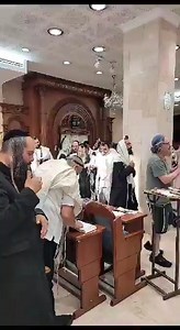 Hallel prayer with Rabbi Shalom Arush at the chut shel chesed yeshiva 🙏 | Breslev Israel
