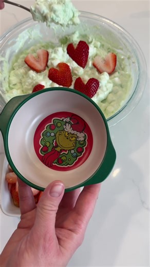 Have you ever had Grinch Pudding before?! ❤️ This is your sign to try it! Bonus, this one is perfect for little helpers to make with you. Follow for more fun ideas and don’t forget to share this one with a friend. #grinchpudding #grinchtreats #holidayrecipes #thegrinch #grinchmas | Young Wild Me | Facebook