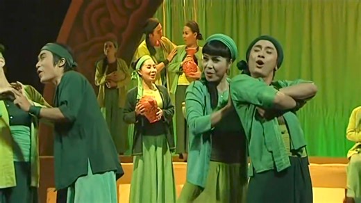 61K views · 1.3K reactions | Ngàn năm tình sử | Nắng có còn xuân "Như bao giọt sương còn vươn mình trên lá Như bao nụ hoa ngát xinh môi em cười Như xuân chờ đông tình ta còn xa quá Nên anh chờ em chẳng biết đến bao giờ. Đêm nay từng đàn chim trắng về Xa em biết ngày xuân nắng có còn vương trên môi em?" - Nguồn: Kịch Idecaf #Tí | FC Kịch Ngày Xửa Ngày Xưa | Facebook