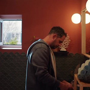 CAVEMAN Der neue Film mit Moritz Bleibtreu, Laura Tonke, Wotan Wilke Möhring und Martin Hill läuft JETZT bei uns im Kino 🍿 #caveman #MoritzBleibtreu #kino | Innenstadtkinos Stuttgart