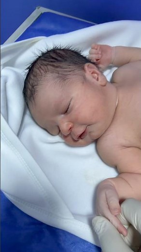 #babyfirstminutes #fyp #mom Chubby and sleepy 👶👶