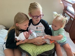 Baby born in car en route to hospital
