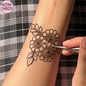 419K views · 3.2K reactions | Negative flowers with leaves henna design 2024 #henna #mehndi | Mehendi Art by Heena Vahid | Facebook