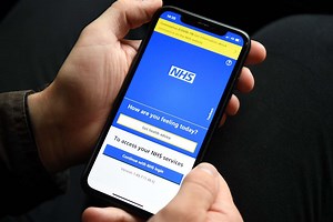Travellers miss flights after Covid Pass problem on NHS App