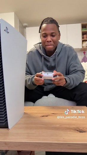 Comment nettoyer une PS5 avec de l'eau — risques et alternatives