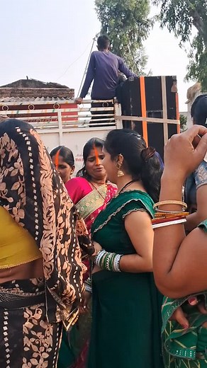 52K views · 4.5K reactions | Kekra ke dabbe lota paniya ♥️♥️♥️... .... .... ...#viral #explore #reelsinstagram #trendingreels #dance #dance #trending #explorepage #jharkhandi #khortha #jharkhand #raj #viral #explore #explorepage #if | Lovely Lalita Choudhry | Facebook