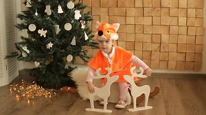 Little Child Girl Dressed Fox Suit: Stockvideos & Filmmaterial (100 % lizenzfrei) 13129856 | Shutterstock