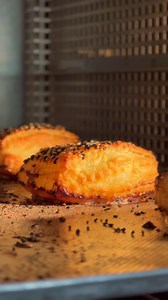 From oven to indulgence—watch our cheese puffs turn golden, crisp, and irresistibly delicious! 🧀✨ Freshly baked perfection in every bite. #Flaky #Savory #Cheesepuffs #Freshlybaked | Crumz Bakery