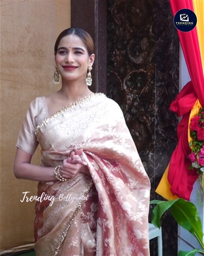 Poonam Pandey To Visit Indian Bangla Club Durga Pujo Pandal #poonampandey #trendingbollywood #shorts #trending #reels | Trending Bollywood