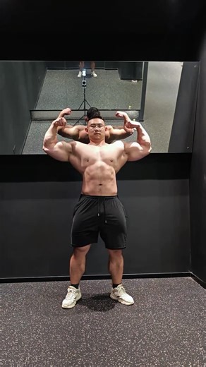 Bear and Muscle Asia 🐻🐼 on Instagram: "Big Hunk muscle check 【李昊🇨🇳传统无差的作品】@#l13061 ondoyin"