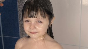Child Bathroom Beautiful Little Girl Shower: Stockvideos & Filmmaterial (100 % lizenzfrei) 1007478085 | Shutterstock