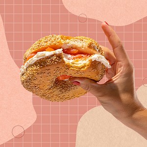If you know wheat allergies all too well, you know that bagels are typically on the “avoid” list. But let’s not forget about the sesame seeds found on bagels and in other foods which can also cause allergic reactions. 🥯 Read all about sesame allergy here: https://bit.ly/4aEd2dR | Allergy Insider
