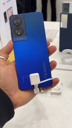 At MWC, TCL unveils the 40 Nxt Paper with a unique matte display, making it easier to read in sunlight. It comes with the usual specs: 33W fast charging, 256GB storage, and 8GB RAM. A fresh take on display technology in an otherwise standard Android smartphone. #mwc24 #mwc2024 #tcl #TCL40NXTPAPER #mattedisplay #android #smartphone #tech | Tbreak | Facebook