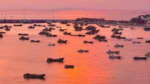 Lianyungang, a coastal city in east China’s Jiangsu Province, showcases a picturesque early autumn sunset. The sky, adorned with colorful clouds, casts a soft pink hue over the sea, providing a transient yet enchanting view. #colorful #sunset #chinanature #chinacharm | CGTN China24