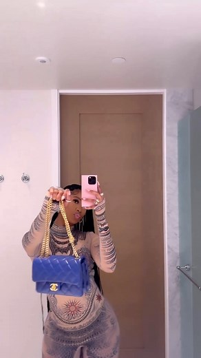 5 comments | 5-star style  Babe @1dessdior w/ our Blush square case! If you’ve got it...#FLAUNTit #ProtectinStyle #MakeTheSwitch | Flaunt | Facebook