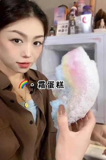 colorful freezer frost chunk #ice #asmr #icelover #viral #iceeatingasmr #iceeatingsound #fyp #iceeating #freezerfrosteating #freezerfrost #crunchyice #softice #colorfulfreezerfrost