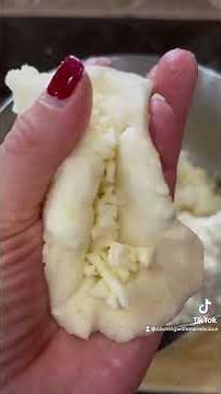 Arepas con Queso (Cheese Arepas)