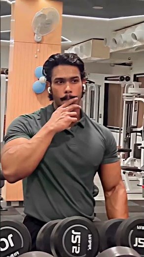 Mustache power 🔥 Bodybuilder 🔥 Workout & flexing his pumped muscles