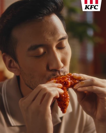 If you find yourself doing strange things in public, it’s not you, it’s just our 🌶️Hot Sauce Wings. These are wings you won’t mind getting a little saucy for. Careful though, this one’s hot 🔥. #KFCSG #KFCSingapore #KFCSaucyWings | KFC