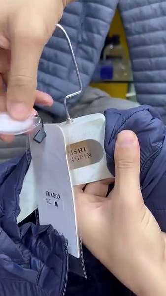 📌متوفرة للمرة الثانية بنفس السعر 🏃🏻😍😱😱 DOUDOUNE KAYGO 🇪🇺 خفيفة🪶..غير نفوذة للماء💧..دافية ❄️..تحفة الله يبارك ❤️صور لي كولار في تعليقات 👇🏽(ماشي لباسة شوي سليم ) | Bouzekri Boutique djelfa