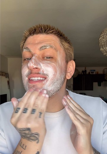 Routine de soin anti-imperfections pour hommes