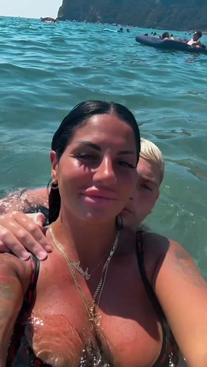 Dopo tutto quello che hai passato stai diventando una roccia la mia Roccia ti amo mamma vorrei vederti felice❤️@annalisagianni2010 #mammaefiglio #unicamiamamma😍😘 #voliamoneixte✈🦁