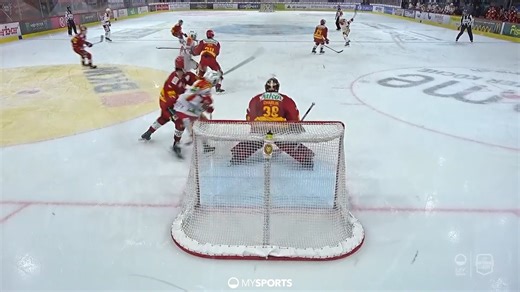 🤩 Stéphane Charlin une nouvelle fois dans ses oeuvres ! Le portier des SCL Tigers réalise un superbe arrêt face à Liekit Reichle. National League | #MySports | #HomeofHockey | #Jesuisfan | MySports - Home of Sports - FR