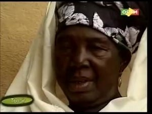 #Mali_sadio 💞💖💓 chanté par #Sayon_Kani_Diabaté La légende de Mali Sadio, se déroule au niveau de la ville de Bafoulabé, au Mali. Présenté comme une histoire vraie mais rapportée par la tradition orale, cette histoire a subi de nombreuses modifications. Il en existe aujourd'hui plusieurs versions. Généralement, l'histoire fait mention d'un hippopotame, mali en bambara, qui se serait lié d'amitié avec une petite fille du village, nommée Sadio. D'autres versions attribuent le nom de Mali Sadio (