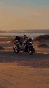 Jako sen.​ 🌎 Famara Beach, Lanzarote, Španělsko ​🎬 IG: @panamericarider | Harley-Davidson Česko & Slovensko