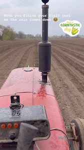 I’m thankful that I started planting early this morning. The rain arrived before schedule! I just hope my neighbour gets his hay planted before it gets too wet 🤞 One field down - lots to go. 🌽 | Farmer Tim