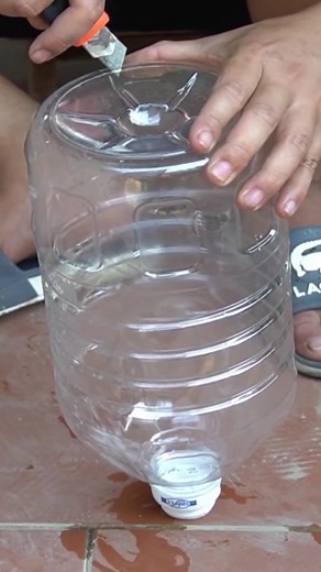 630K views · 10K reactions | Recycle Plastic Bottles Into Hanging Beautiful Garden  #flowers #diy | DIY Balcony Garden | Facebook