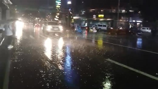 Moderate to heavy rains along Tomas Morato Avenue in Quezon City on Monday (Sept. 22, 2025). There is no tropical cyclone wind signal in Metro Manila but Super Typhoon #NandoPH is enhancing the southwest monsoon. | PNA video by Robert Alfiler | Philippine News Agency