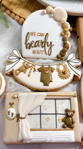 Teddy bears, but make it neutral. No pastels. No cheesy color schemes. Just warm tones, soft textures, and tiny details that actually feel like them. This baby shower set was all about calm, cozy, and considered design—and yes, even the cookies understood the assignment. Because celebrating a new life doesn’t have to look like a baby store exploded. Sometimes less really is more (except when it comes to cookies—I fully support more). #wisecookietreats #luxury #nyc #nyccookies #customcookies #cus