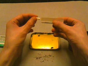GOLDEN VIRGINIA TOBACCO ROLLING TUTORIAL.MAKE A ROLL UP WITH FILTER TIP THE EASY WAY