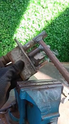 few know.! the strongest trick to weld round pipe to thin square tube #welding #welder #weldernation #WeldingLife #MetalArt #WeldPorn #FabricationNation #SparksFly | Spark Squad