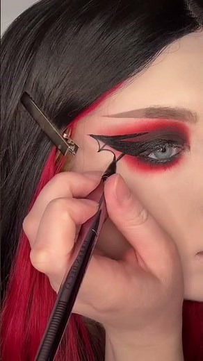 Bat wing eyeliner makeup tutorial 🦇❤️