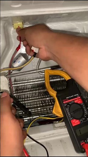 Refrigerator leaking water, easy fix #shorts #shortvideo #technology #shortvideo