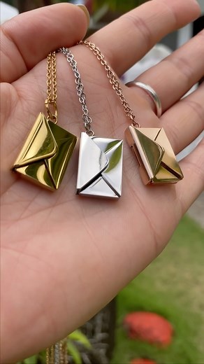 Make a statement with our elegant letter necklaces, now available in the timeless shades of gold, silver, and rose gold 😍 The perfect accessory to elevate any outfit!! #beyondlove #jewelry #love #iloveyou #lovequotes #necklaces #heart #luck #presents #presentideas #personalizedpresents #personalizedjewelry #lovelypresents | Beyond Love