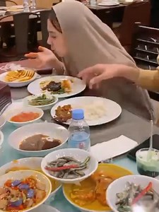 34K views · 115 reactions | akash senang sekali dengan kuliner indonesia setelah 2 bulan baru kembali ke indonesia #fypツ #aasibali #asibalibhore | Asib Ali Bhore Asli | Facebook