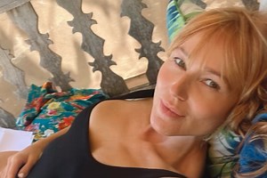 Jewel, 49, Is Dating Kevin Costner, Hasn't Lost A Step