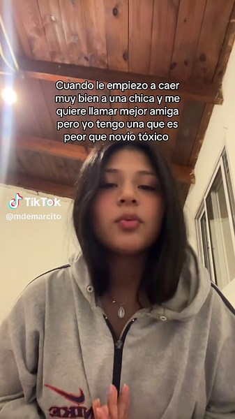 Cuando le empiezo a caer bien a una chica y ya tengo mejor amiga